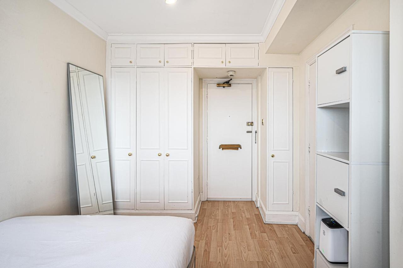 South Kensington Excellent Location Studio At Chelsea Cloister Hotel Лондон Экстерьер фото